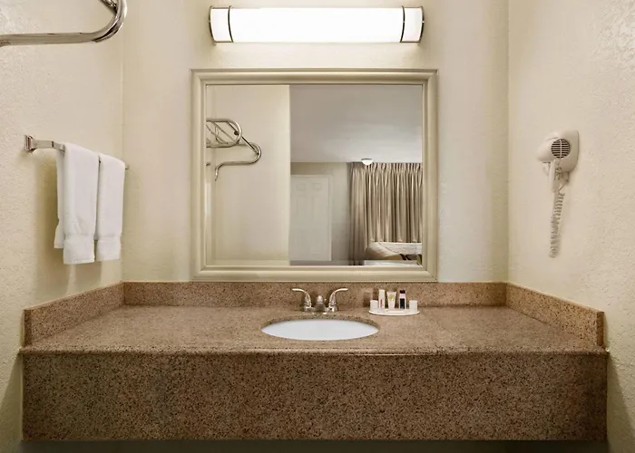 Super 8 By Wyndham Corsicana