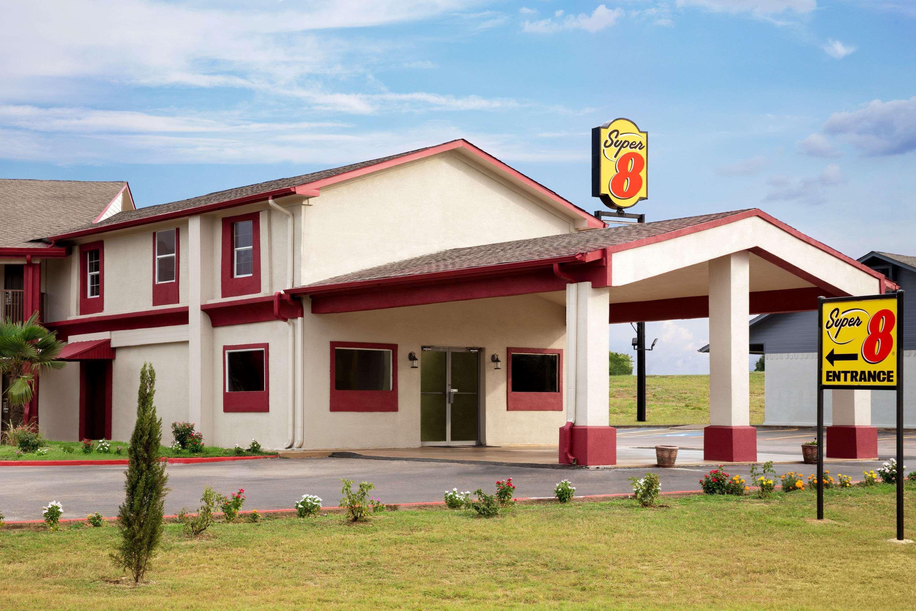 Super 8 By Wyndham Motel