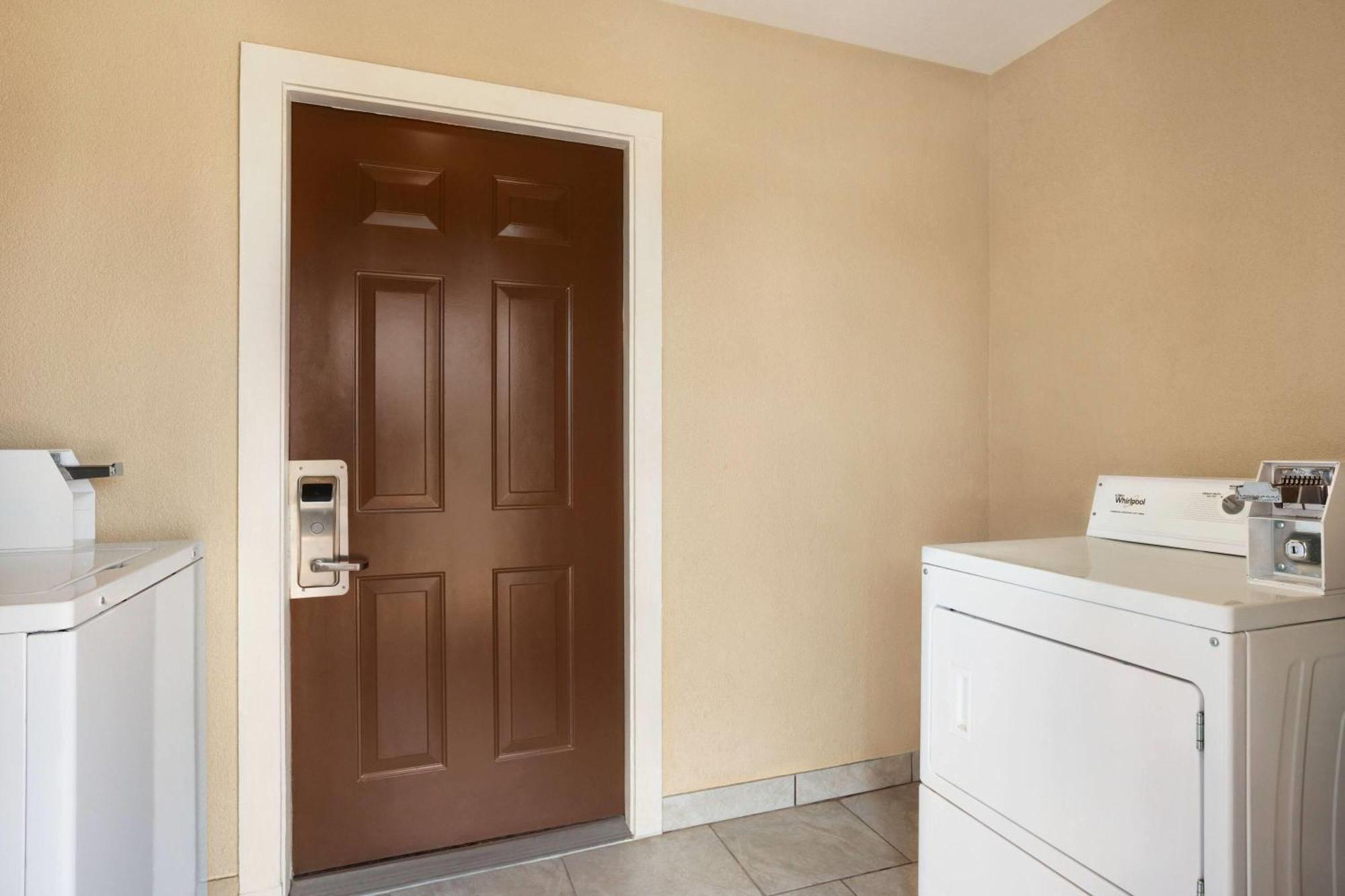 Super 8 By Wyndham Motel 2*