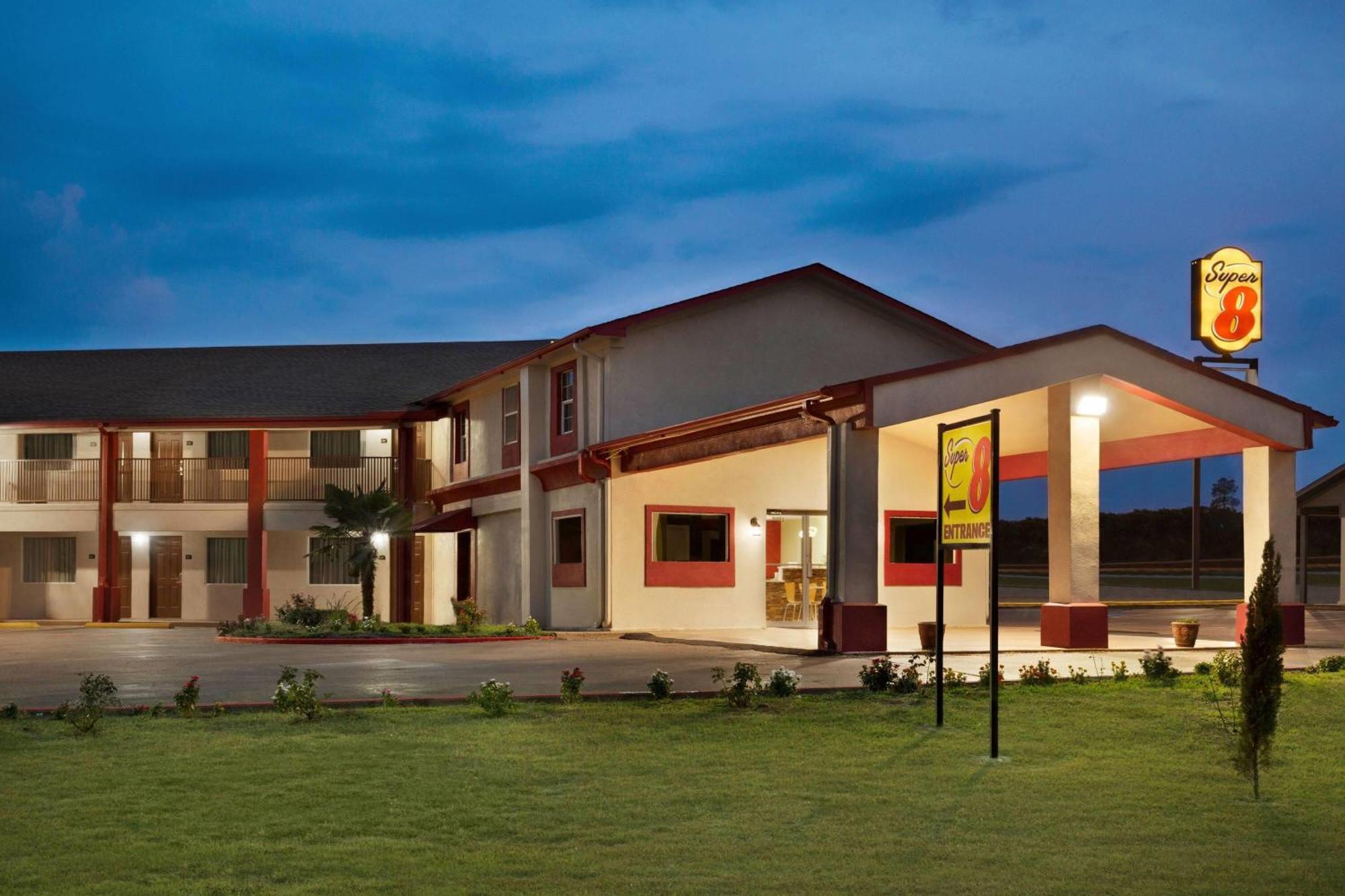 Super 8 By Wyndham Motel