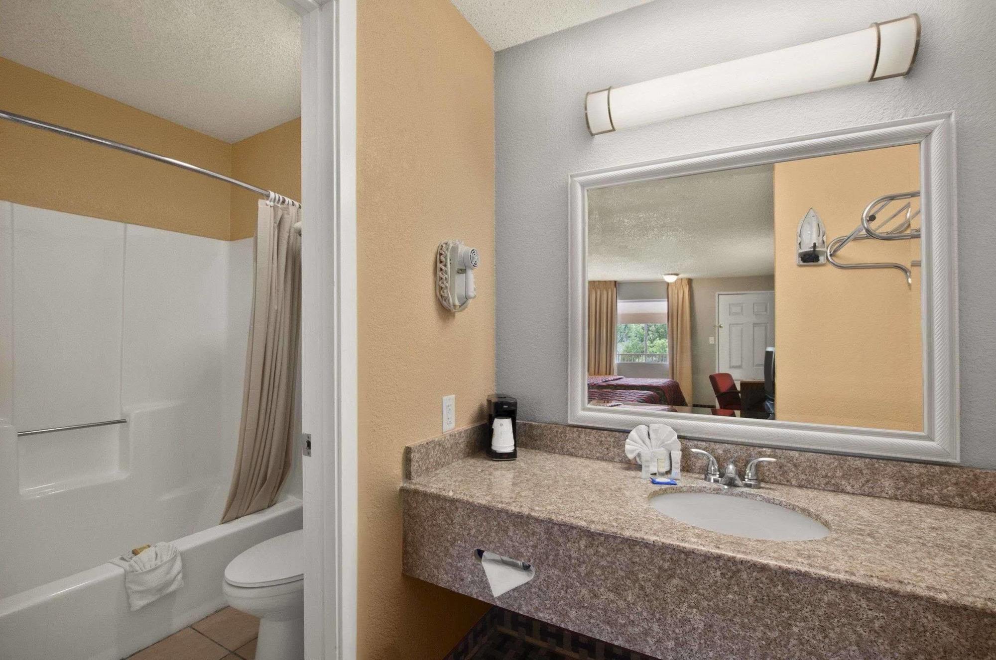 Super 8 By Wyndham 2*