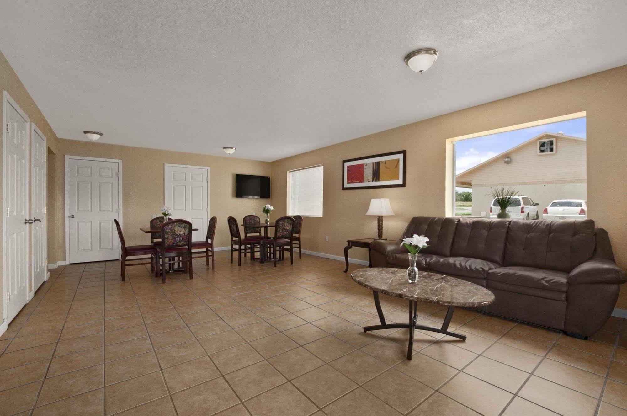 Super 8 By Wyndham Corsicana